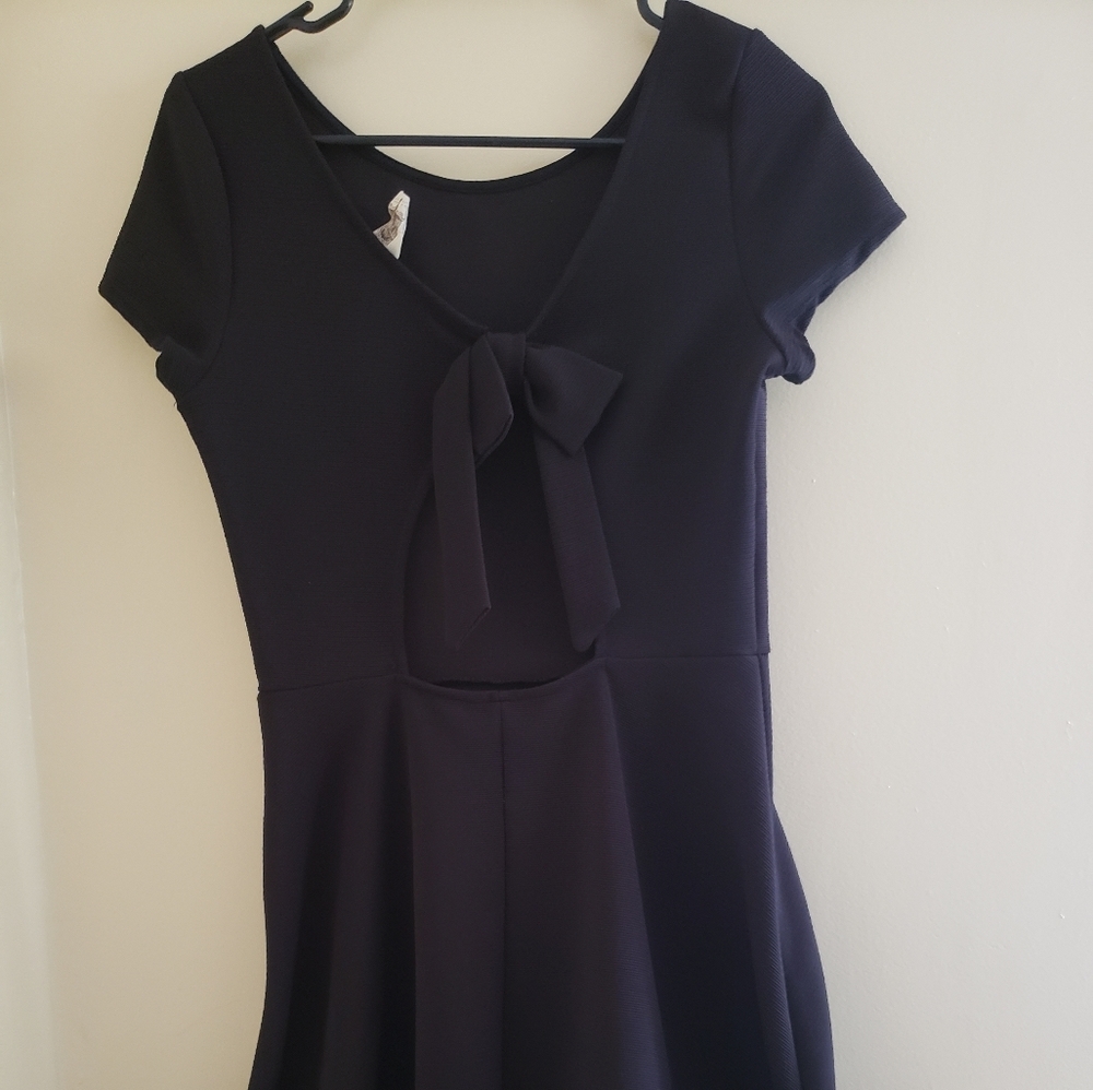 Francesca's Black Short Fit & Flare Keyhole Dress Size Medium